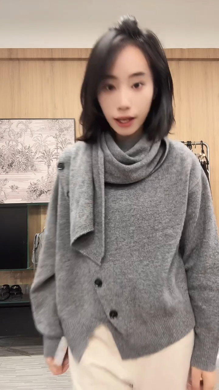 灰色设计款羊毛上衣