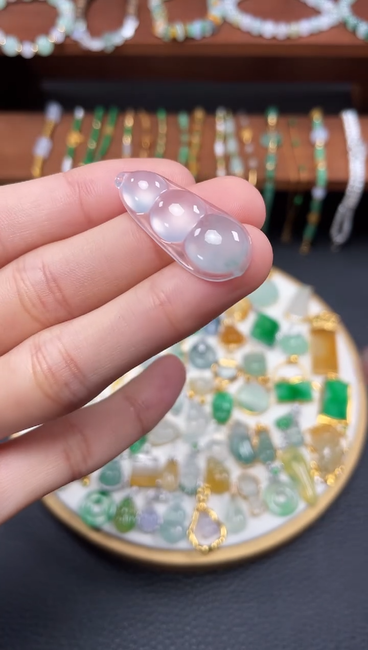 【闪购商品】翡翠吊坠(不含链)未镶嵌一个   JK645