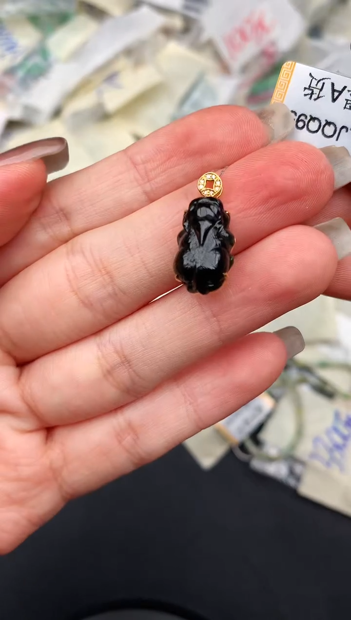 18K金镶嵌挂件翡翠—