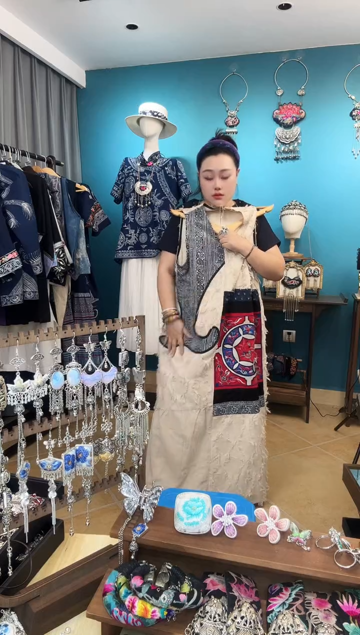 刺绣纯手工民族风刺绣连衣裙