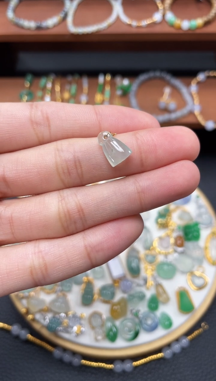 【闪购商品】翡翠吊坠(不含链)18K金镶嵌一个  JK678