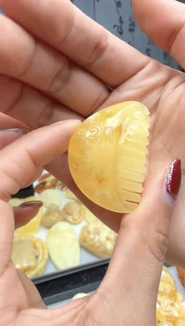 【闪购商品】琥珀裸石未镶嵌挂坠