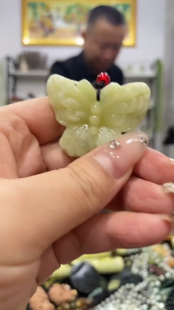 未镶嵌蛇纹石玉颈饰 