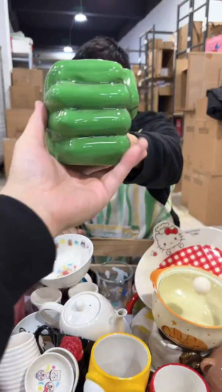 瓷片绿巨人拳头杯 