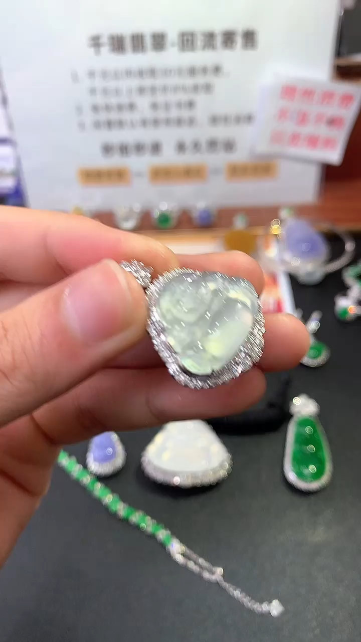 【闪购商品】翡翠吊坠(不含链)18K金镶嵌佛公回流不退不换|9800+0