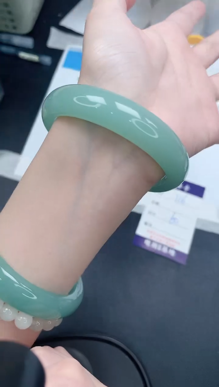 石英质玉手镯未镶嵌116-60