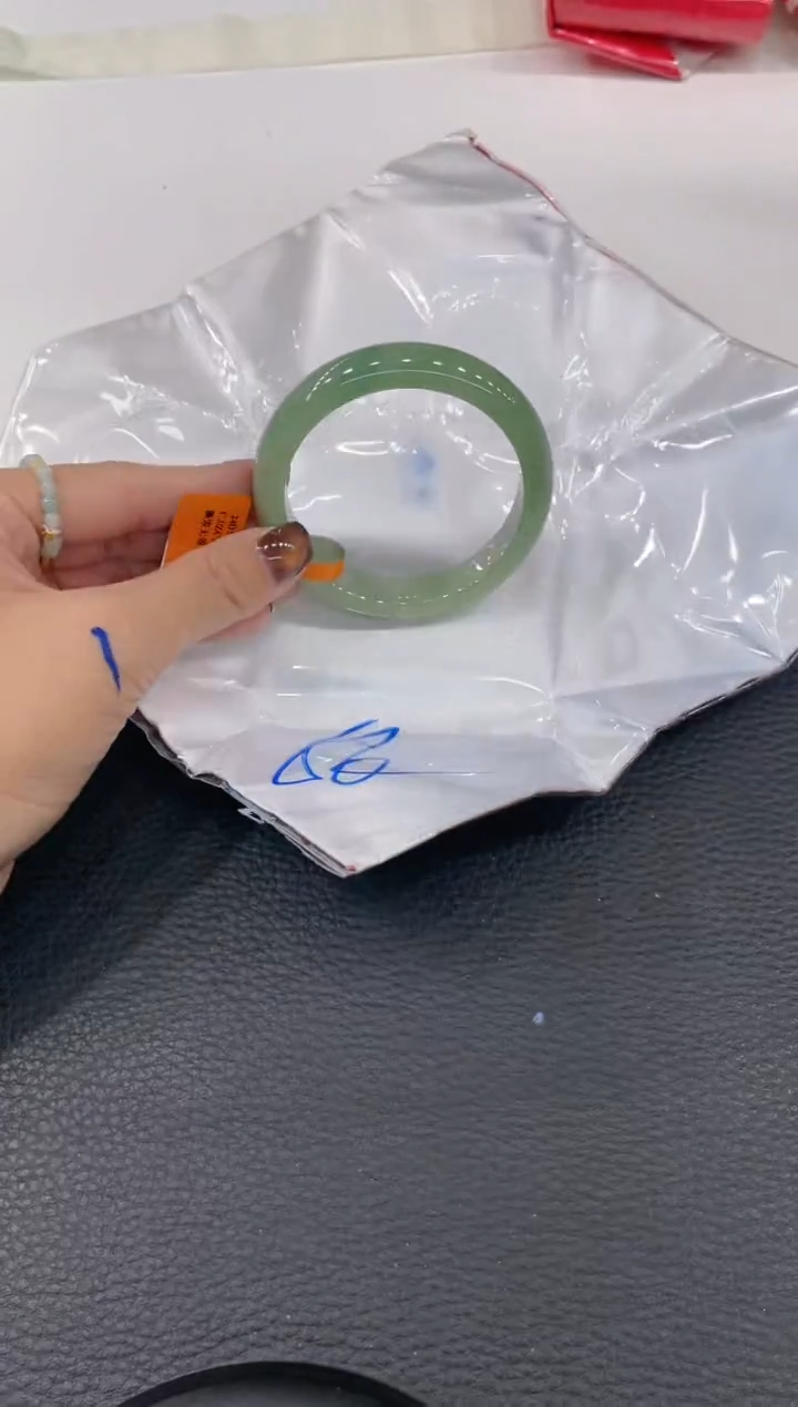 【闪购商品】翡翠手镯未镶嵌手镯