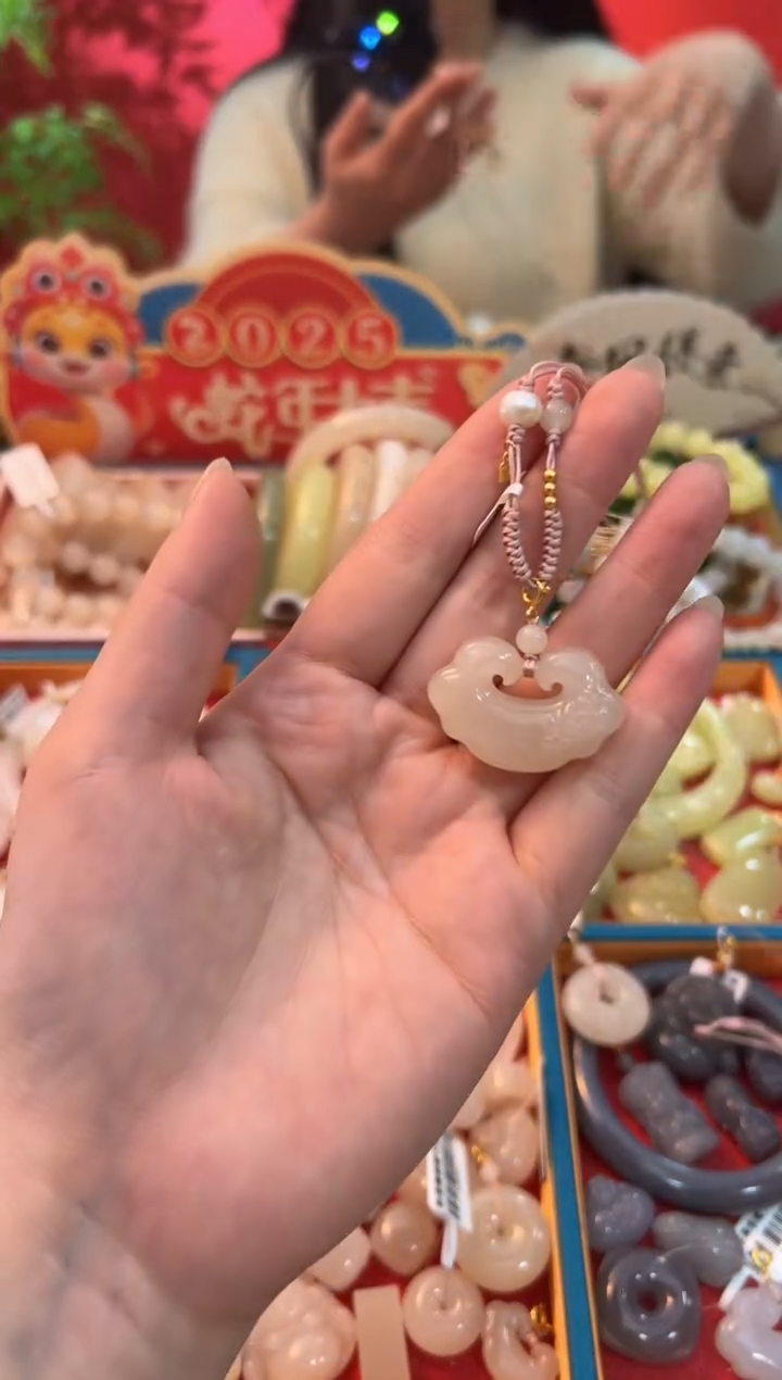 【闪购商品】和田玉吊坠未镶嵌藕粉中号如意锁