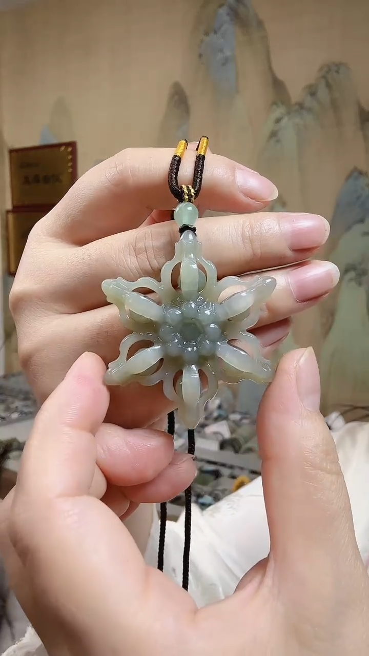 和田玉未镶嵌颈饰.