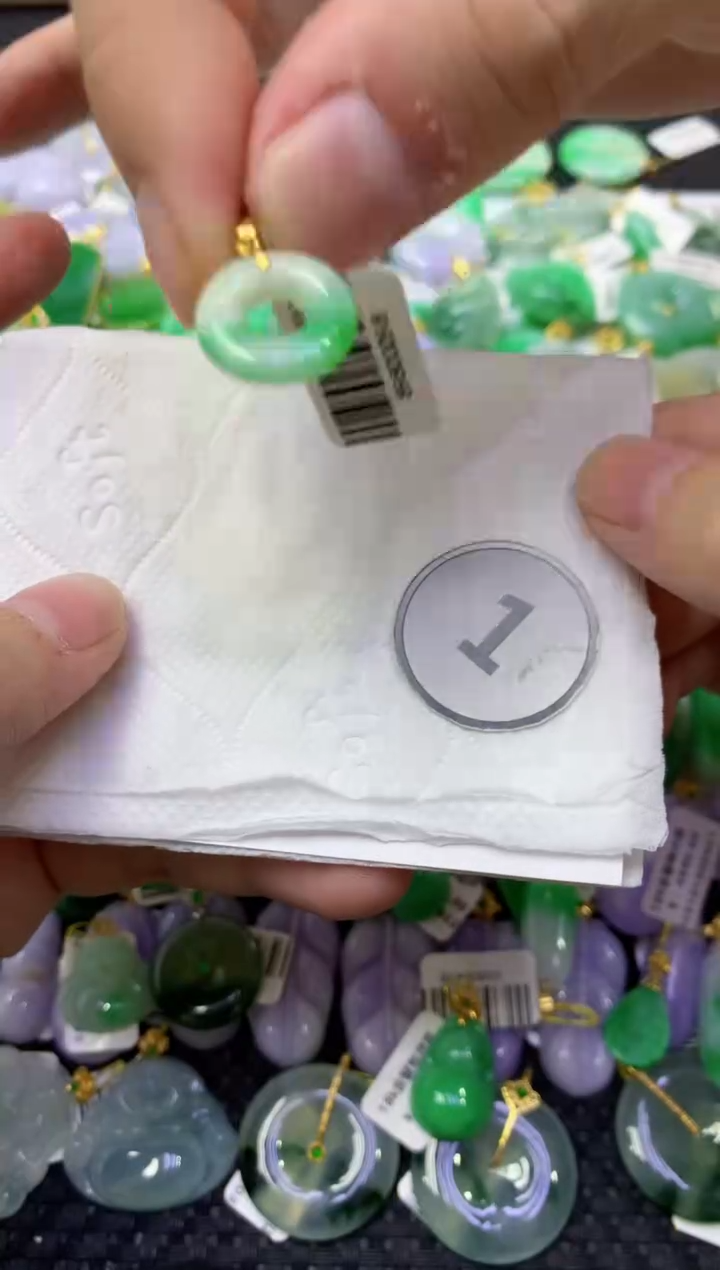 颈饰未镶嵌翡翠天然缅甸翡翠A货