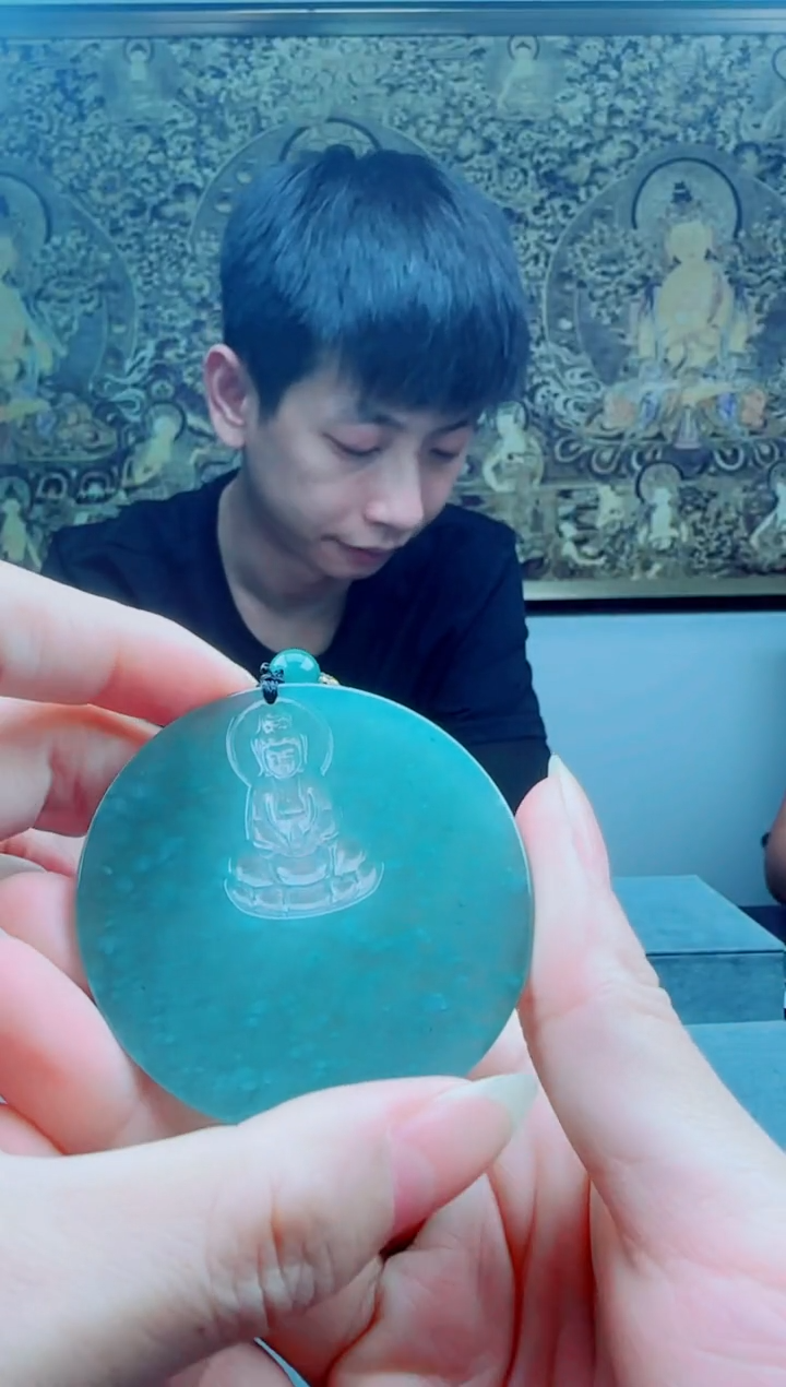 翡翠未镶嵌颈饰多样性发其一件