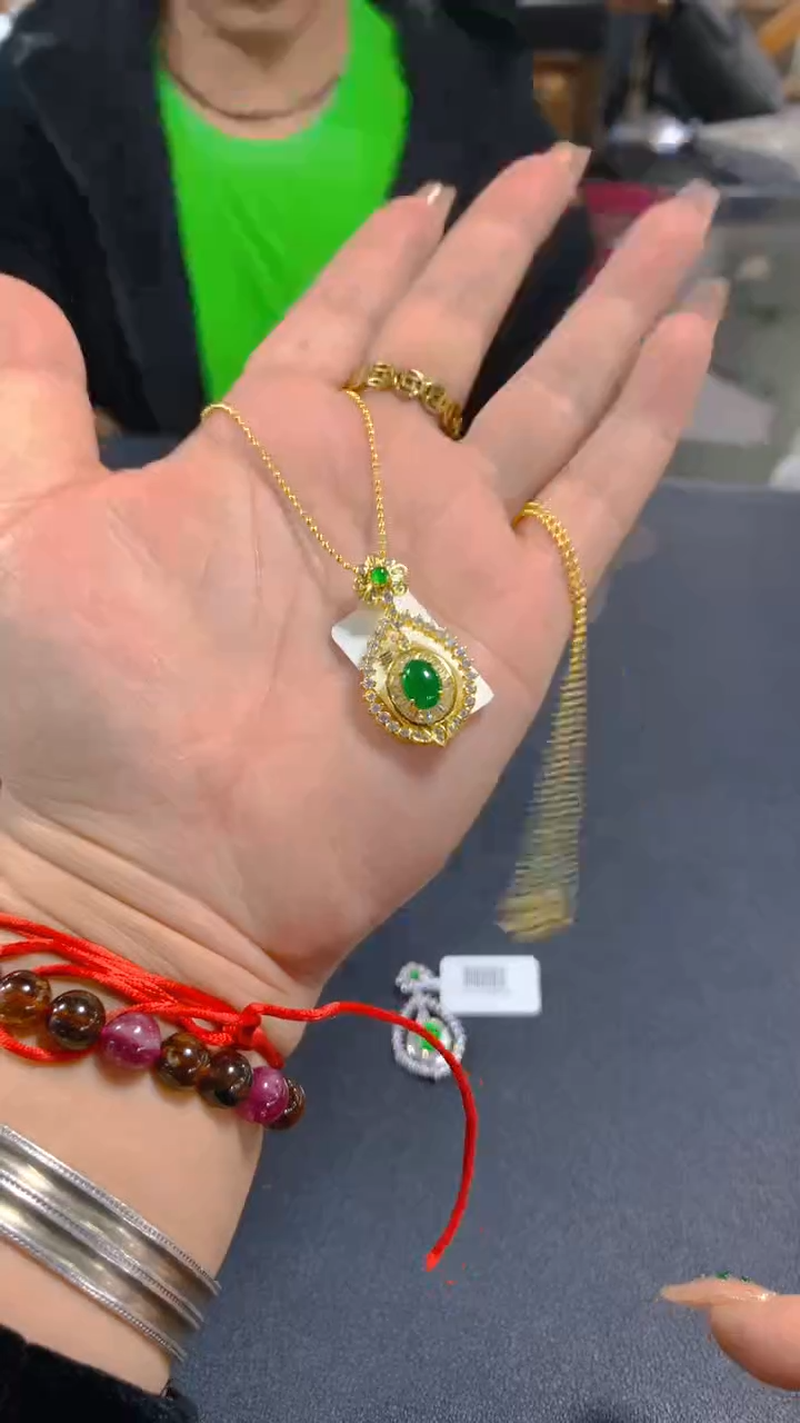 【闪购商品】翡翠吊坠(赠链)未镶嵌1035131880/多样性发一