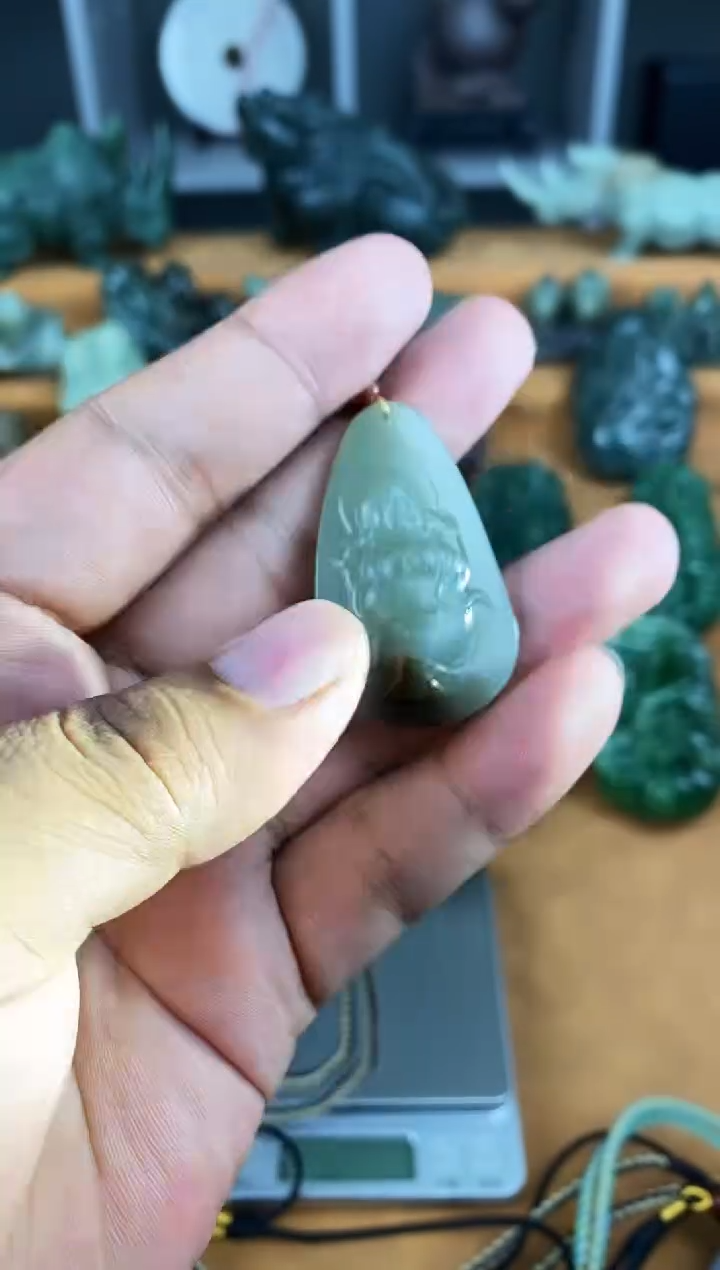 颈饰未镶嵌和田玉1