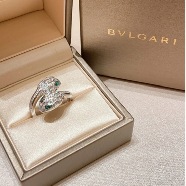 99新 BVLGARI/宝格丽 小花柳 鎏金蛇影 双头满钻蛇戒 53 22年