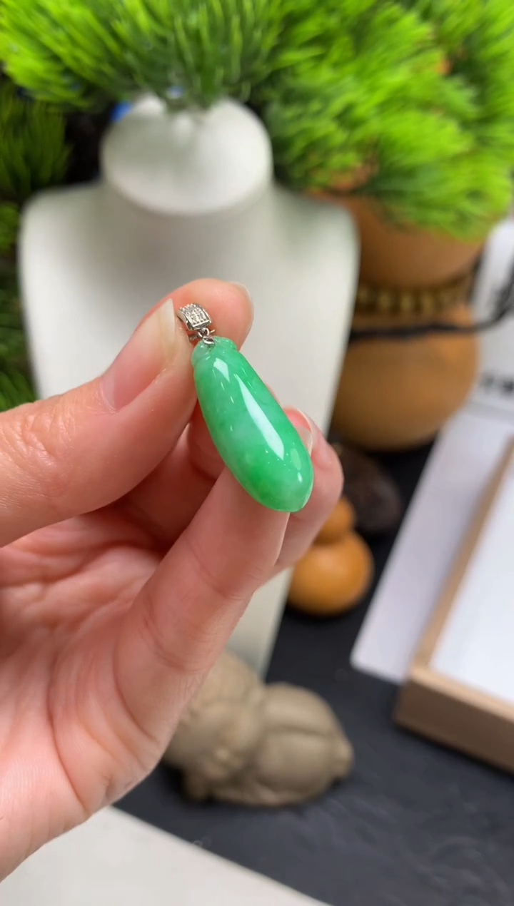 颈饰18K金镶嵌翡翠弘***e---124138