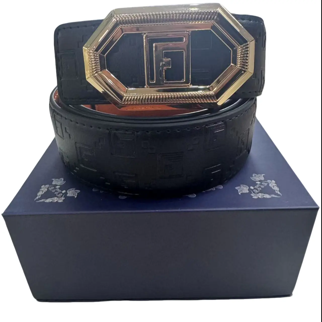 压花男简约风压字百搭风花腰字母大号皮带腰带