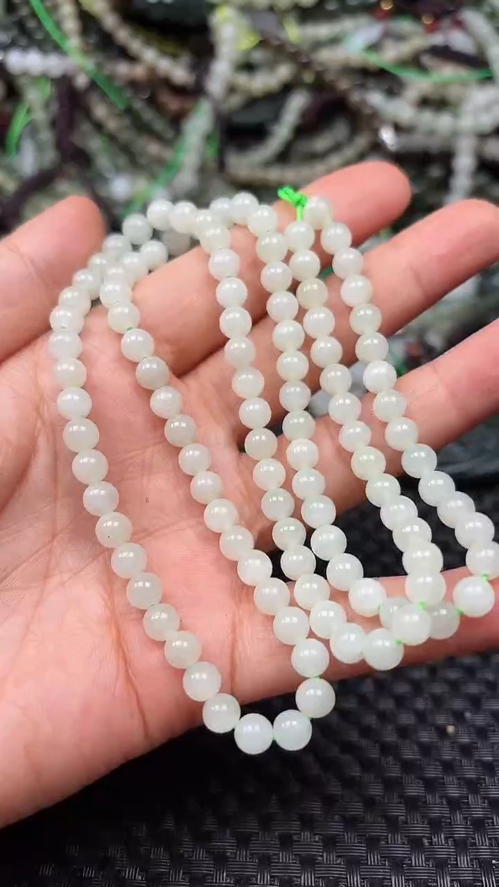 和田玉未镶嵌颈饰1