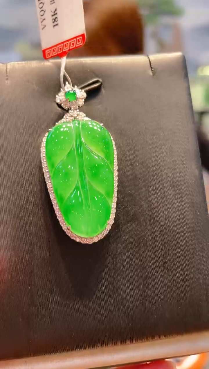 翡翠18K金镶嵌颈饰翡翠A66
