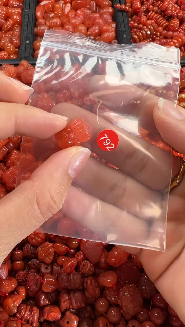 【闪购商品】南红玛瑙颈饰未镶嵌1