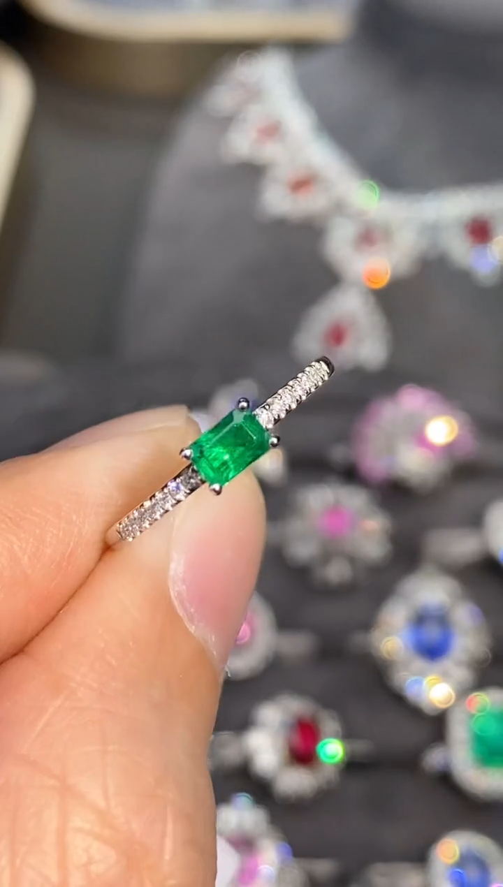 【闪购商品】祖母绿戒指18K金镶嵌0.34ct/新年开工价