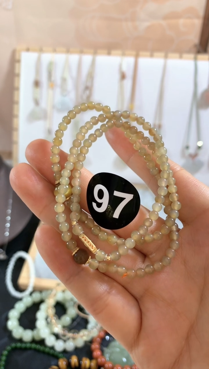 手链未镶嵌和田玉（糖玉）我****。手串3