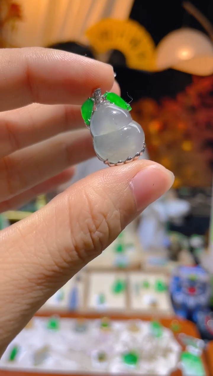 翡翠18K金镶嵌颈饰假一赔三