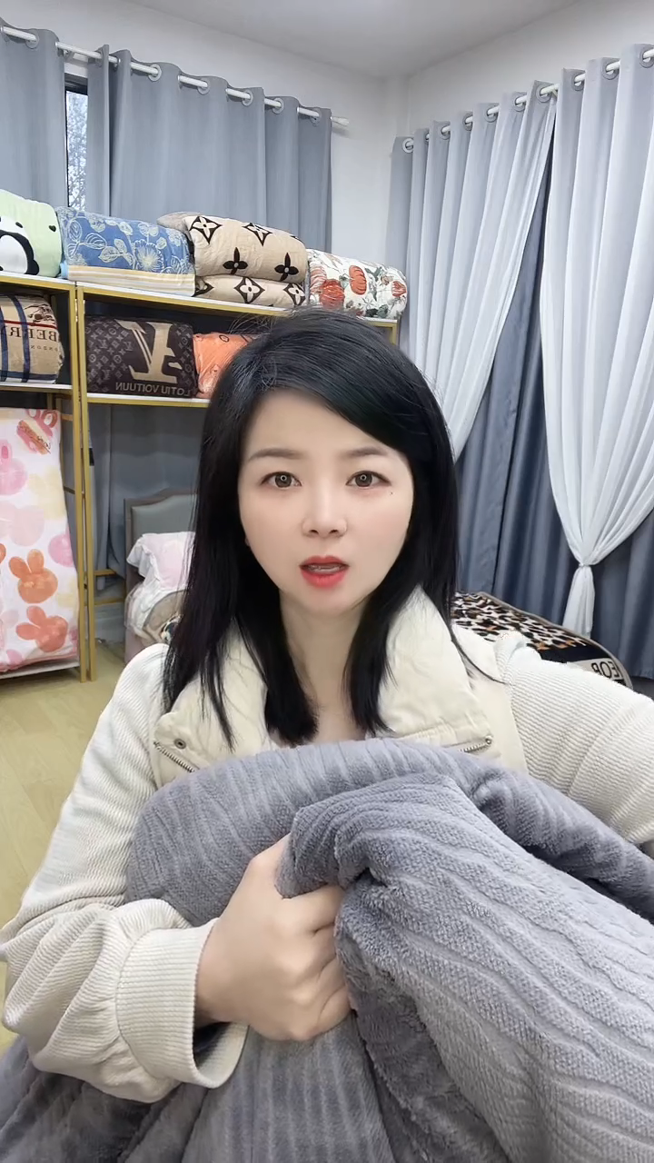 牛奶绒1.8x2压纹被子福利