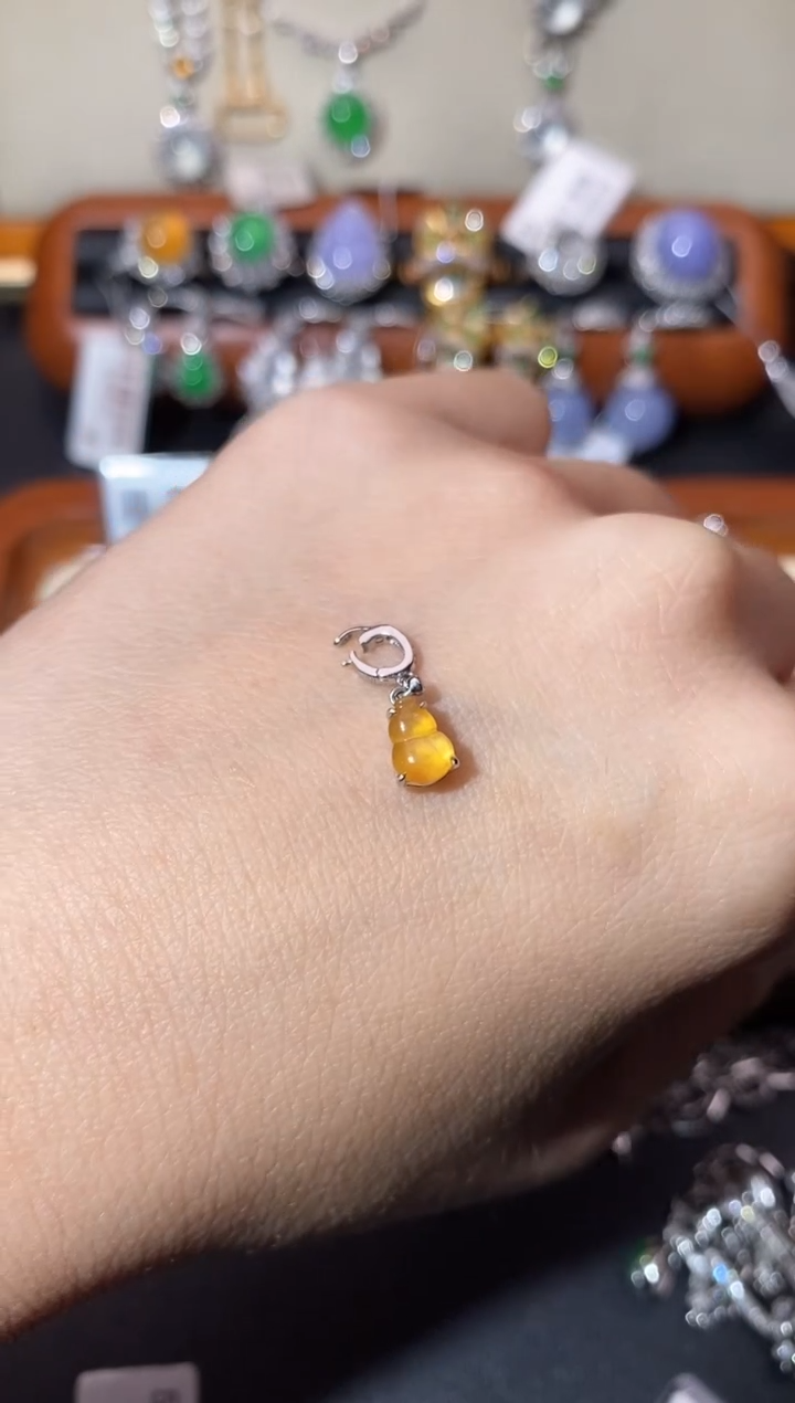 【闪购商品】翡翠颈饰18K金镶嵌吊坠