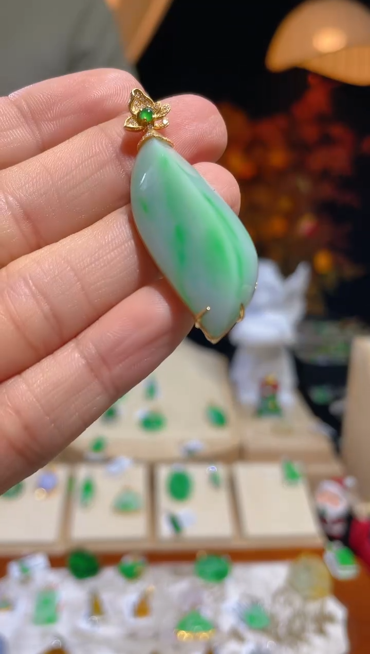 【闪购商品】翡翠颈饰18K金镶嵌假一赔三