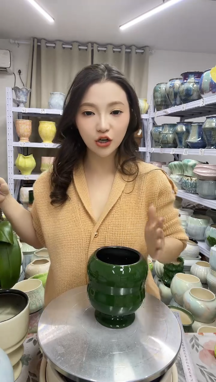 【12.4号】  花盆  高 ：    14口：9