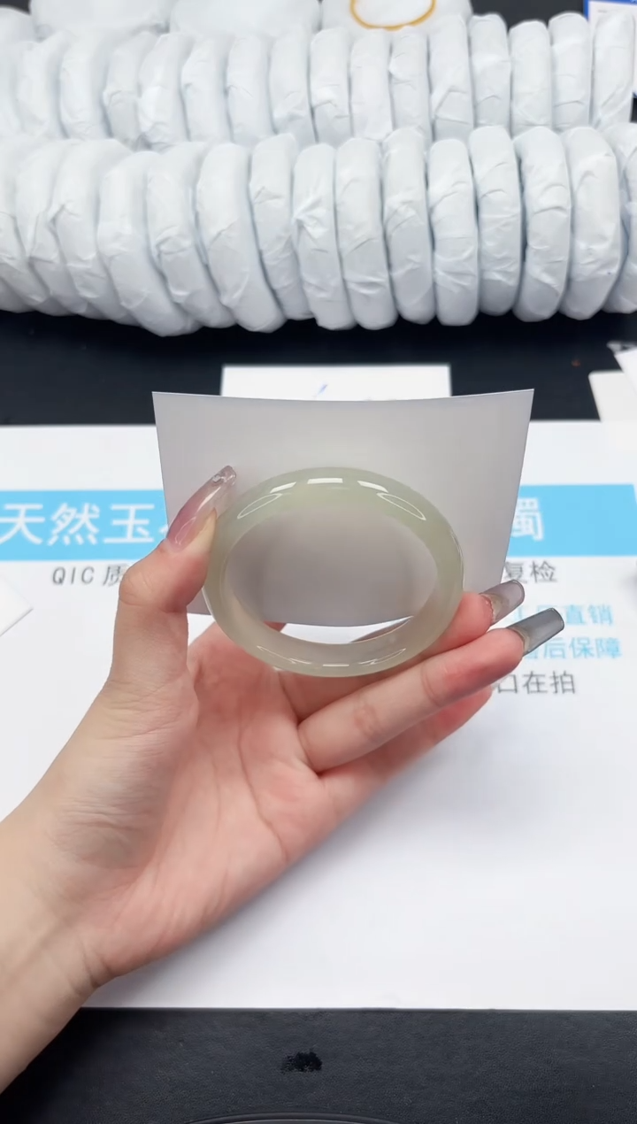 【闪购商品】石英质玉手镯未镶嵌119-55