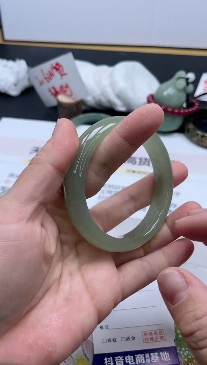 【闪购商品】石英质玉手镯未镶嵌417/60