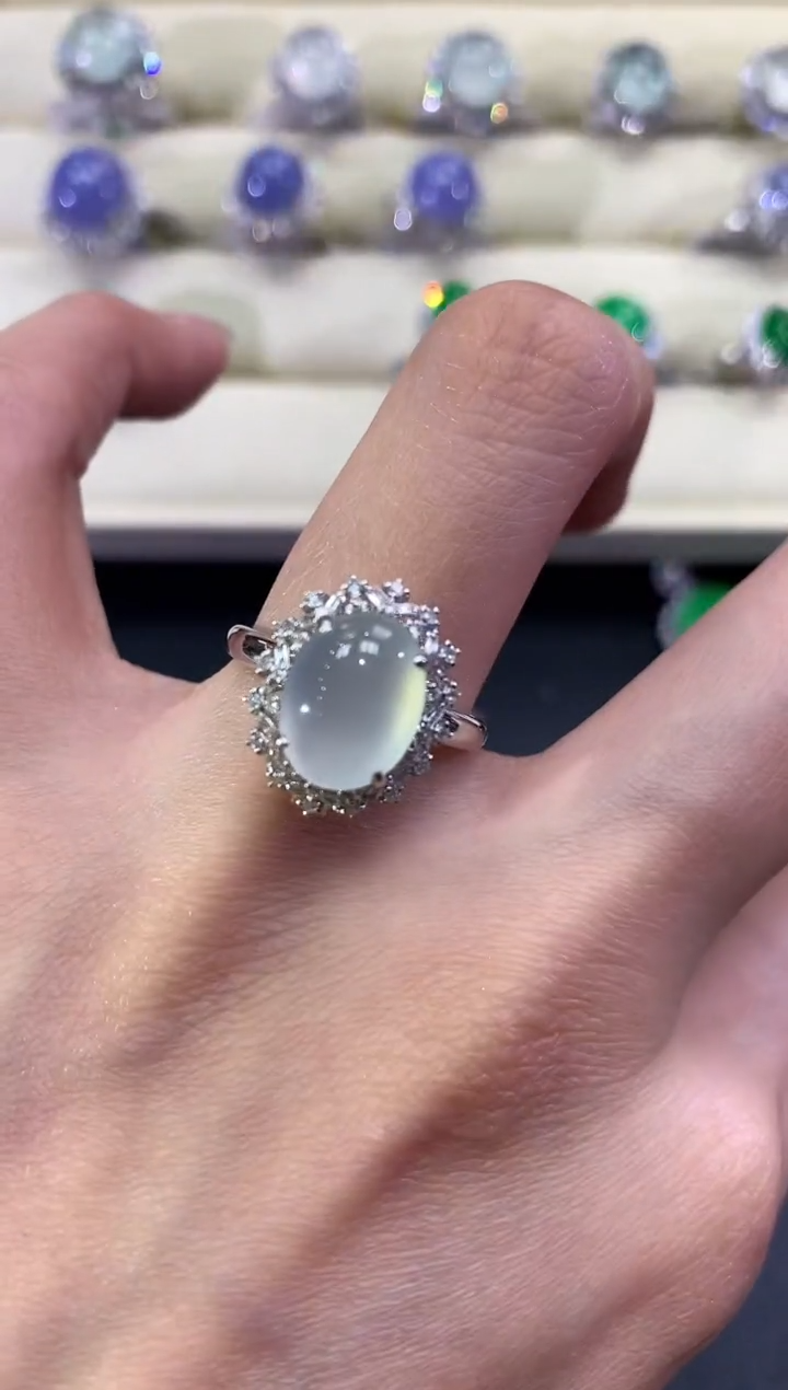 【闪购商品】翡翠戒指18K金镶嵌q161      