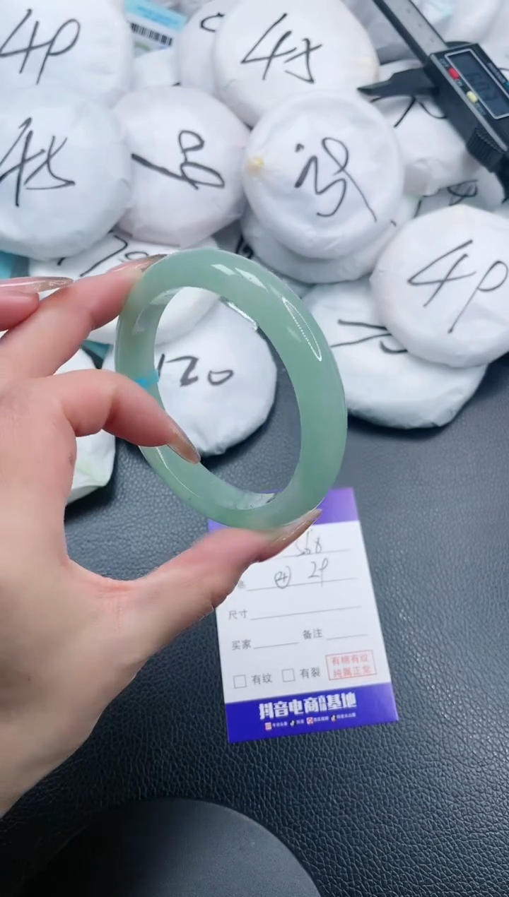 【闪购商品】石英质玉手镯未镶嵌8S68-62