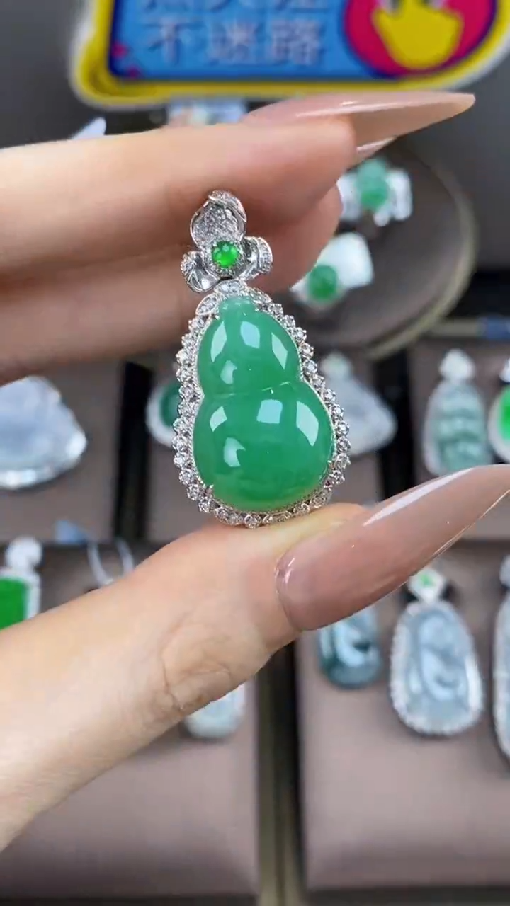 【闪购商品】翡翠吊坠(不含链)18K金镶嵌翡翠包镶葫芦