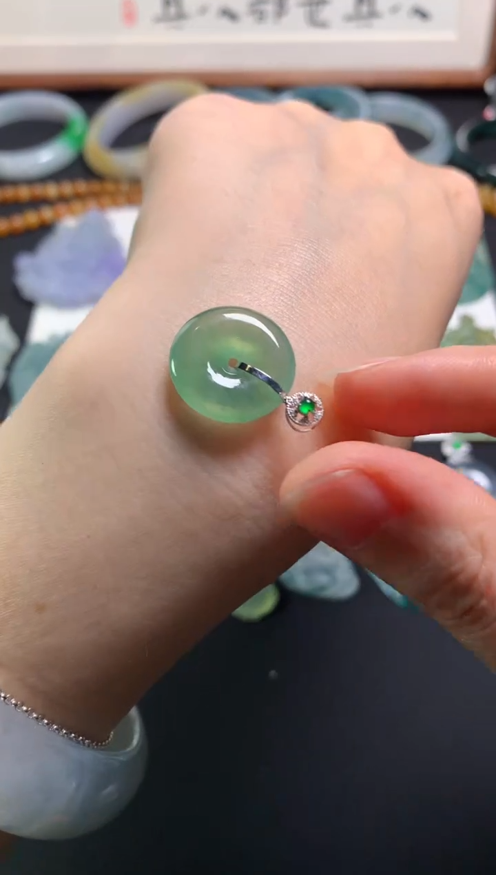 【闪购商品】翡翠颈饰18K金镶嵌0750084541