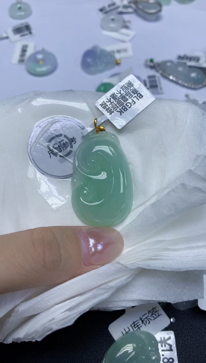 颈饰18K金镶嵌翡翠天然缅甸翡翠A货多样性发一件