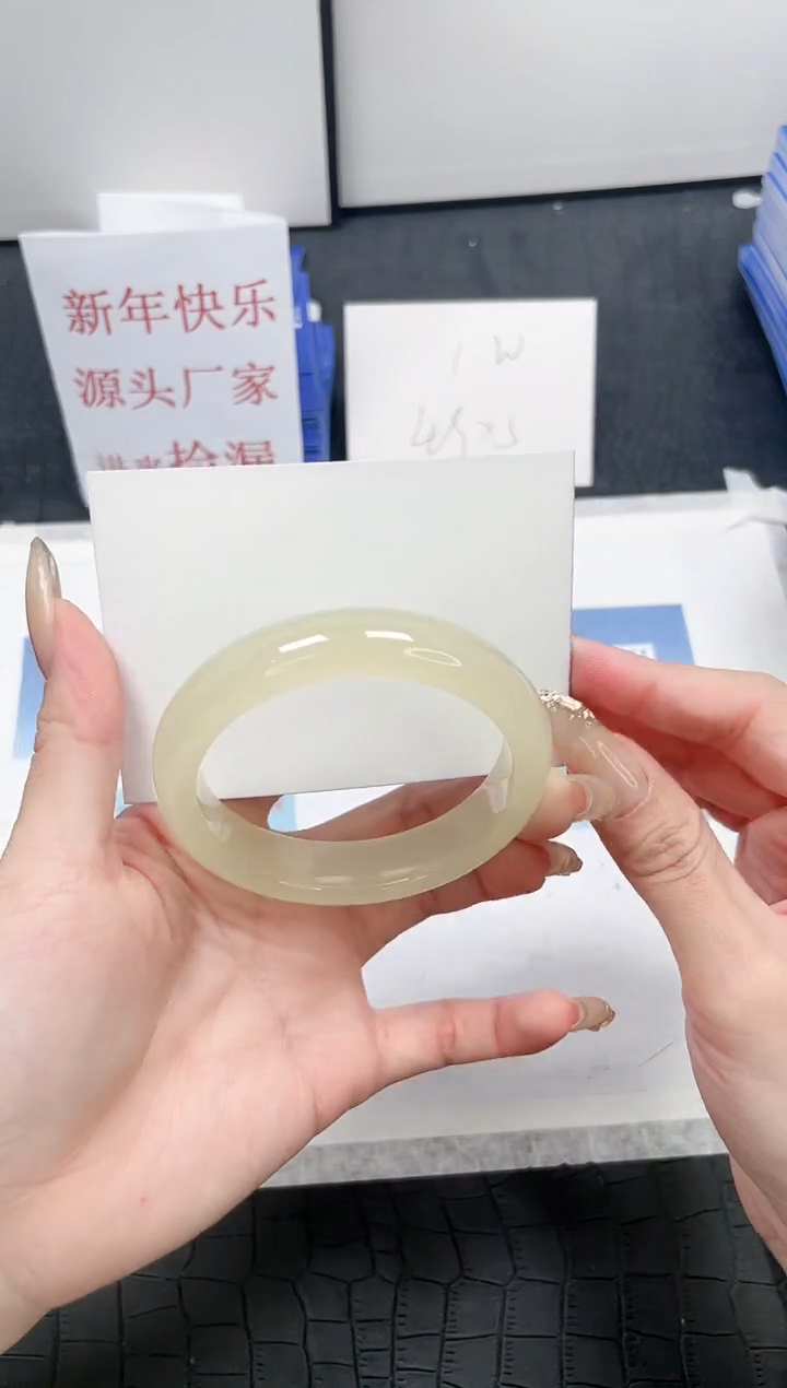 【闪购商品】石英质玉手镯未镶嵌Y135-56.4