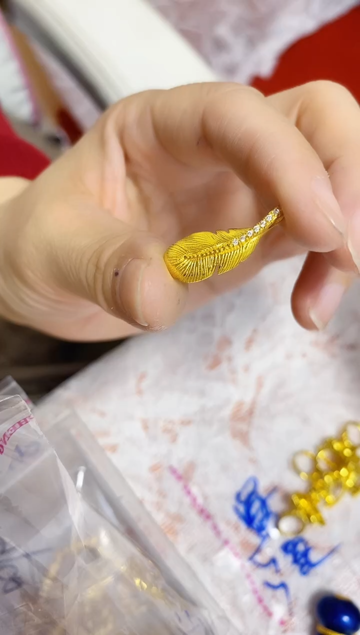 合金无083羽毛吊坠