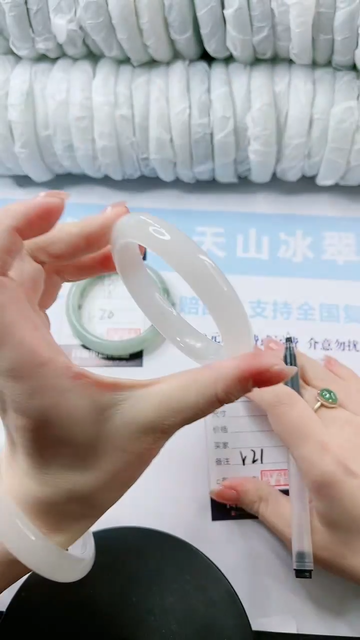 【闪购商品】石英质玉手镯未镶嵌多样性发货V21