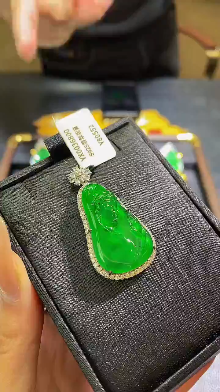 颈饰银S925镶嵌翡翠太*辉多人观音吊坠