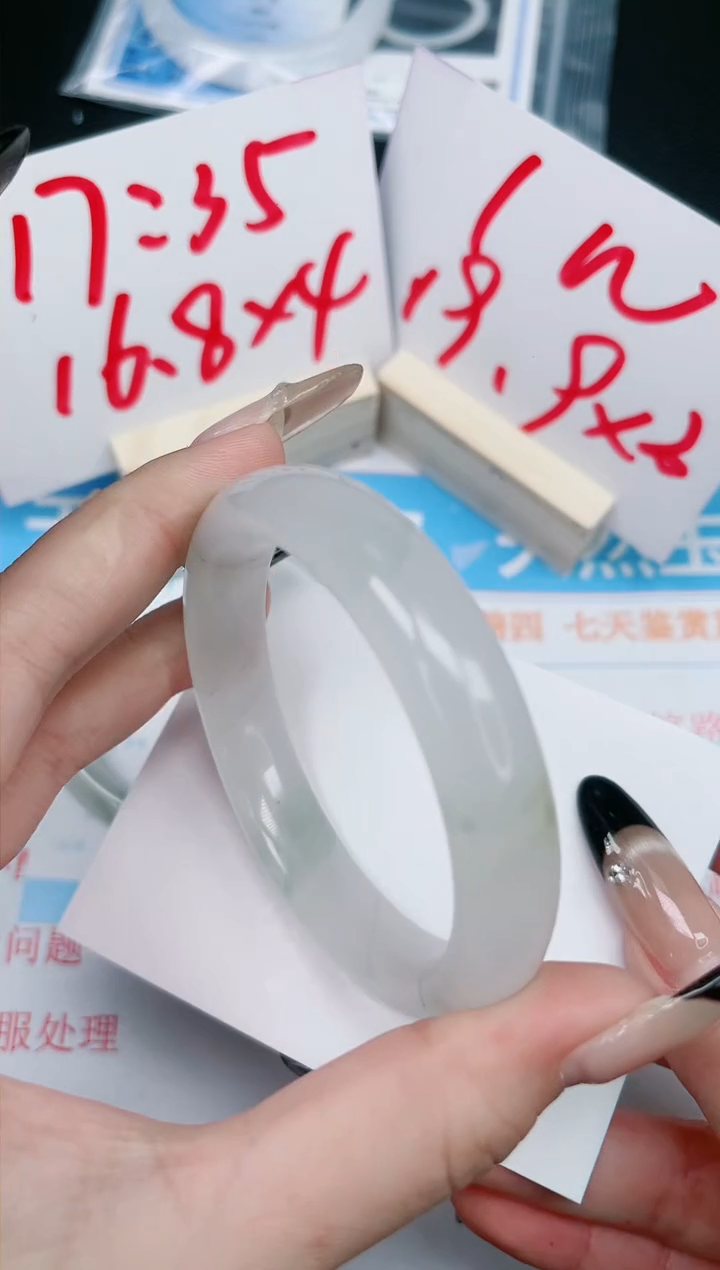 【闪购商品】石英质玉手镯未镶嵌100-56.4