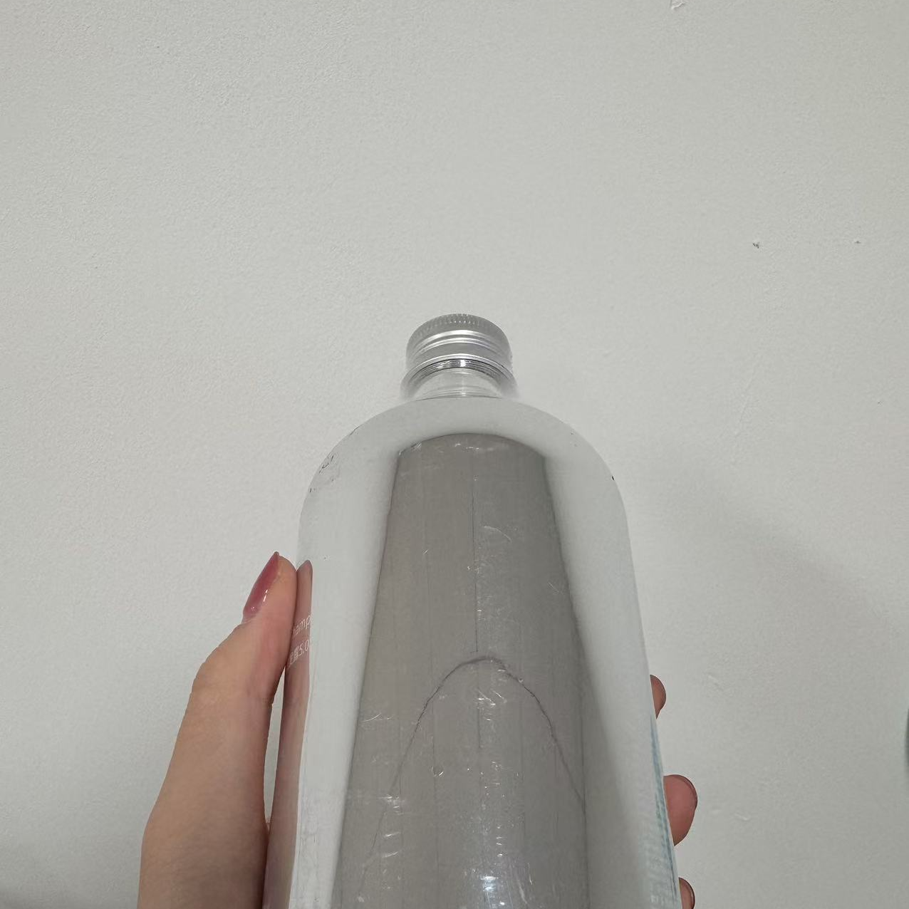 8蓬松分钟鱼子酱洗发水