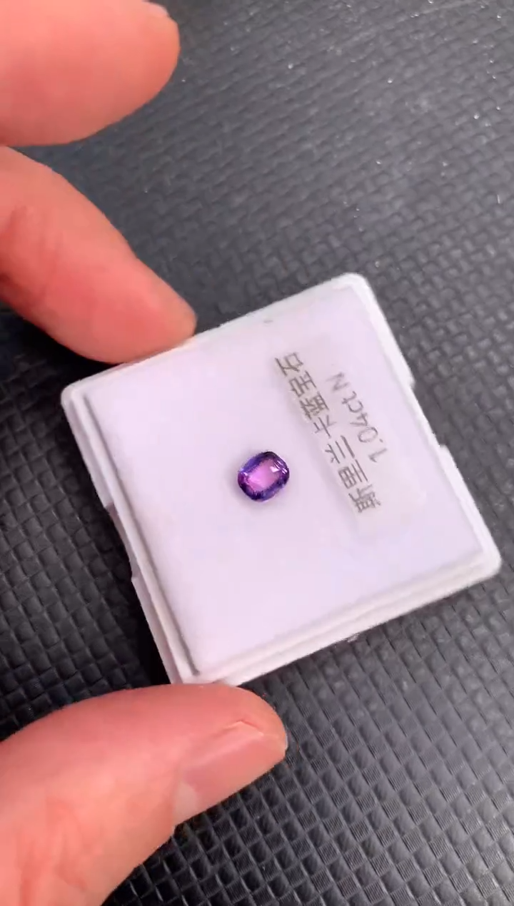 【闪购商品】蓝宝石裸石未镶嵌天然奇异斯里兰卡蓝宝石