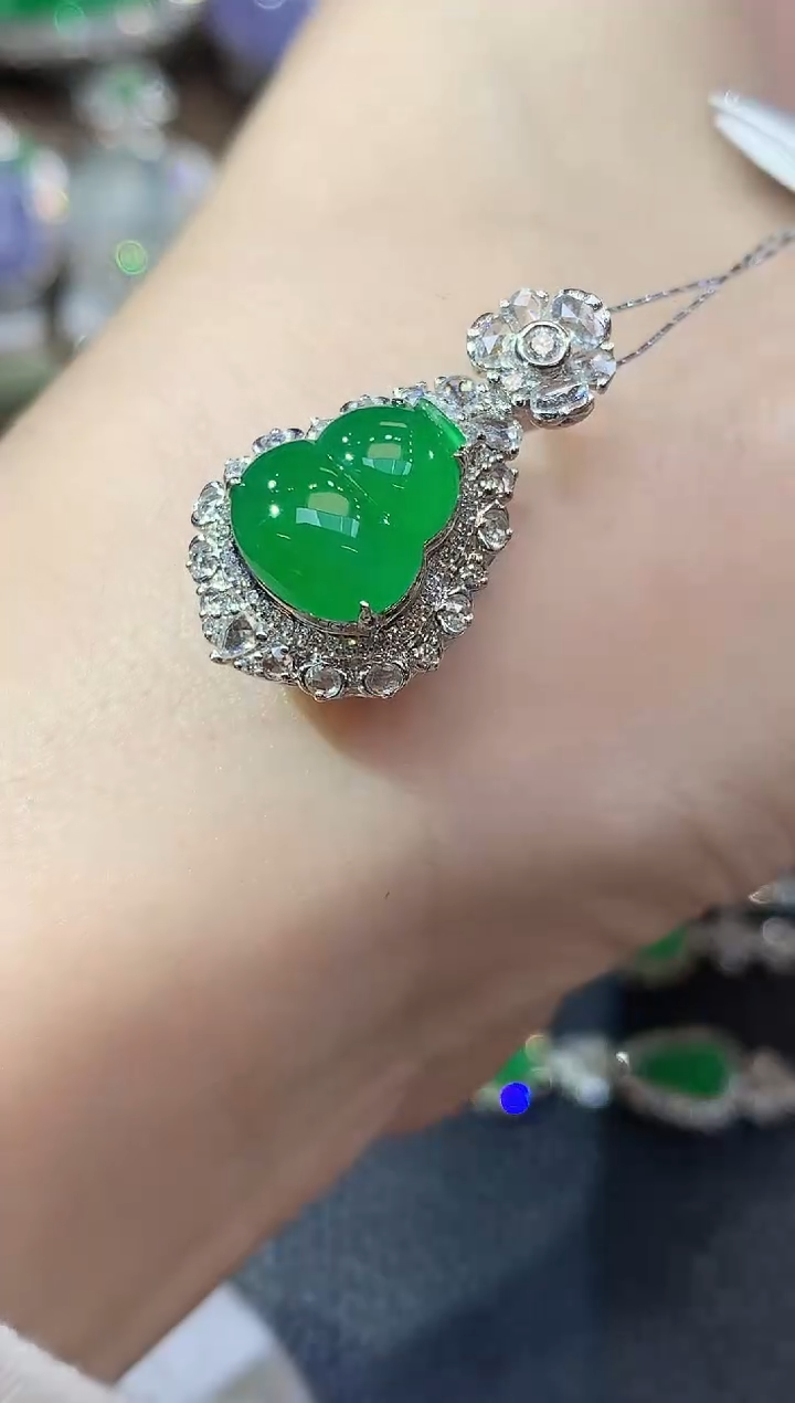 吊坠(不含链)18K金镶嵌翡翠C33