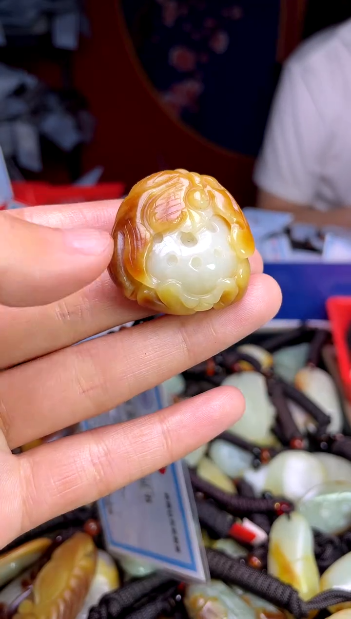 和田玉未镶嵌颈饰1