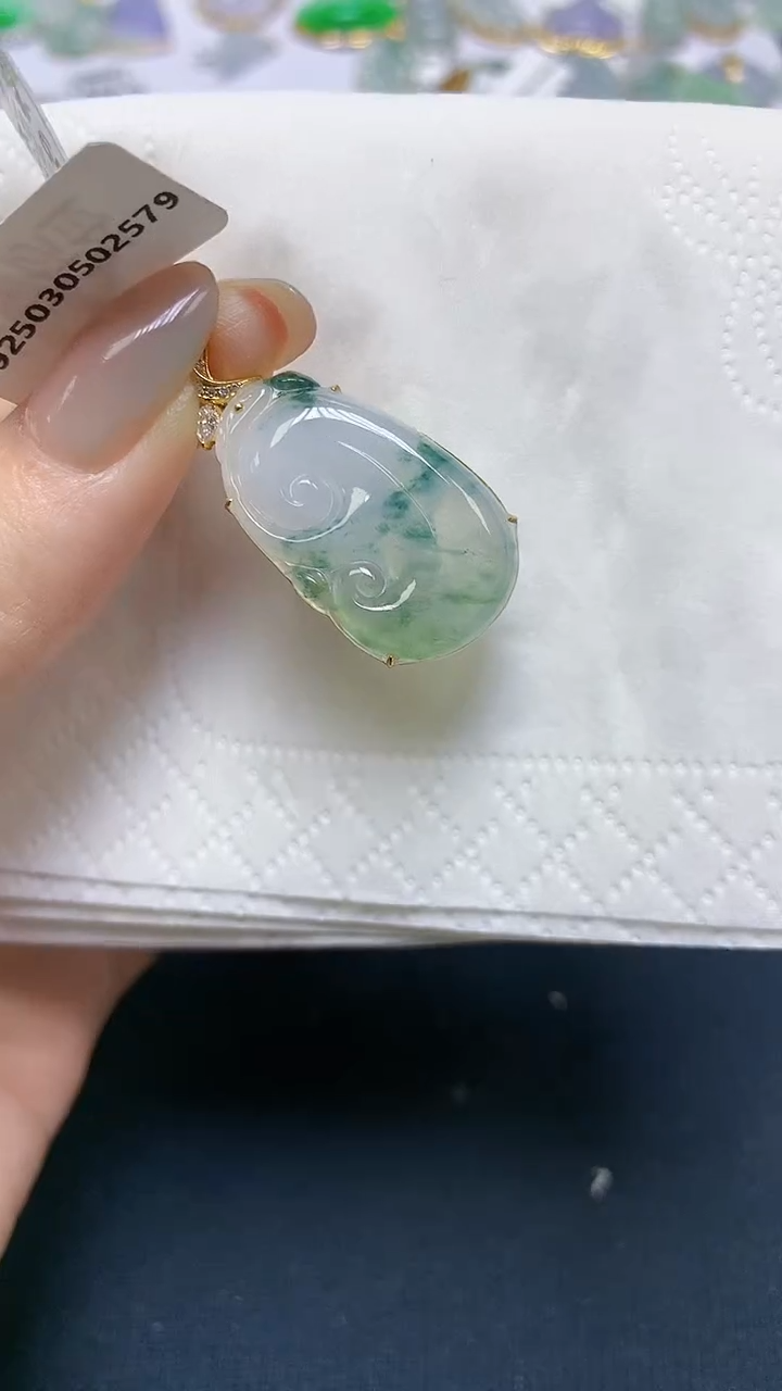 翡翠18K金镶嵌颈饰天然缅甸A货翡翠