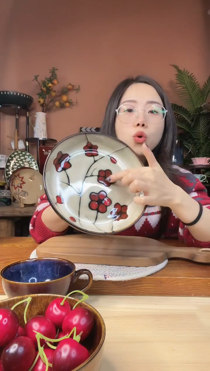 陶瓷8英寸手绘梅花深盘 微瑕疵