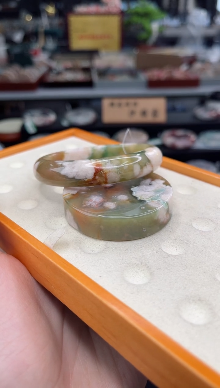 【闪购商品】石英质玉手镯未镶嵌54圈口（赠品镯心）2S557229