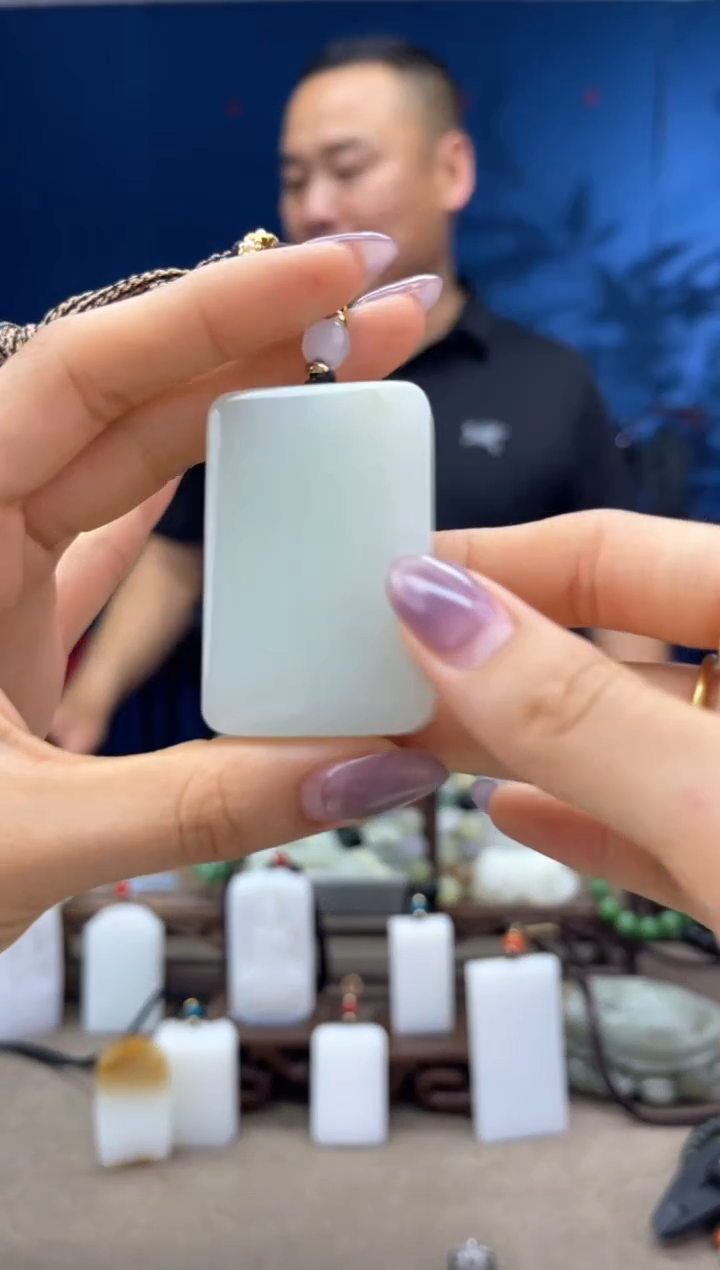 和田玉未镶嵌颈饰1